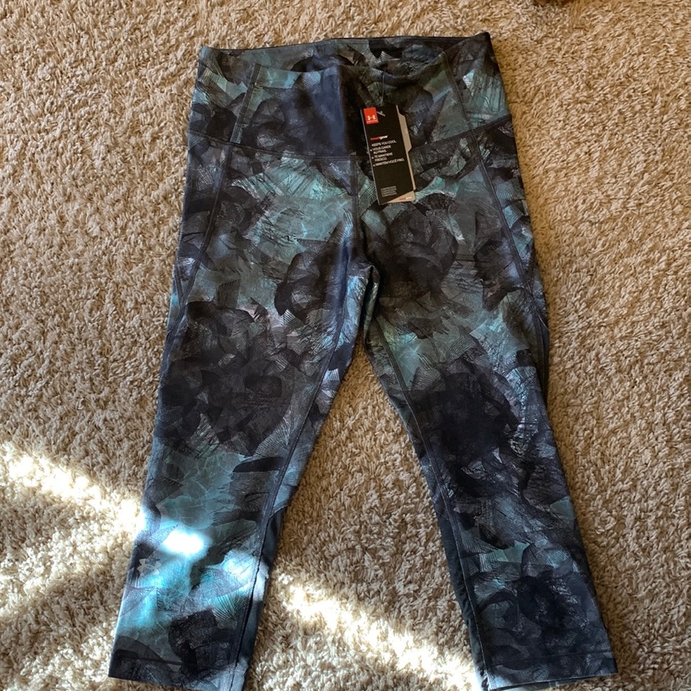 Size large women’s Under Armour workout pants